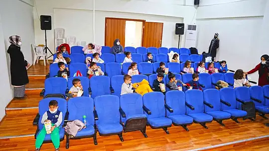 Elazığ Belediyesi'nden miniklere sinema keyfi
