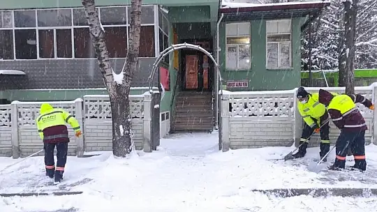 Elazığ Belediyesinin kar mesaisi sürüyor