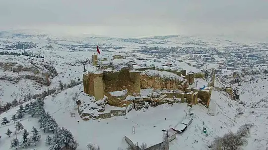 Elazığ beyaza büründü, medeniyetler beşiği Harput'ta kartpostallık görüntüler oluştu
