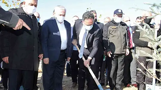 Elazığ'da 'Geleceğe Nefes Dünyaya Nefes' etkinliğinde 23 bin fidan toprakla buluştu