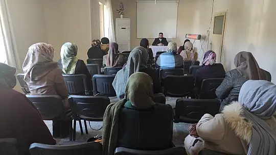 Elazığ'da 'İslam'da aile ve kadın' semineri düzenlendi