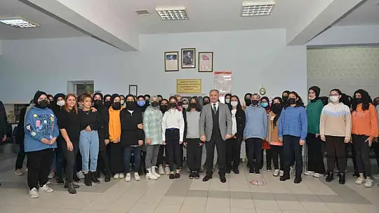 Müdür Gürtürk pansiyonunda kalan öğrenciler ile bir araya geldi