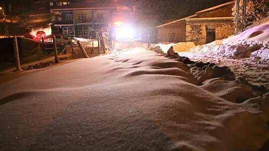 Elazığ İl Özel İdaresinden yoğun kar mesaisi