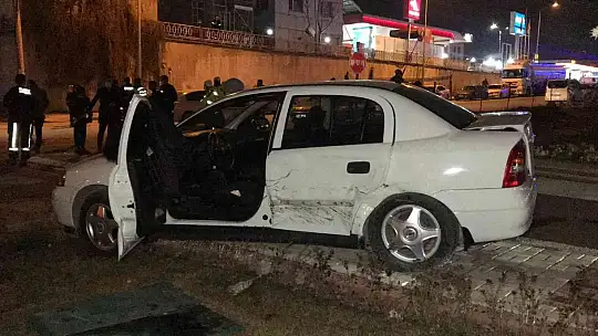 Meydana gelen 2 ayrı trafik kazasında 8 kişi yaralandı