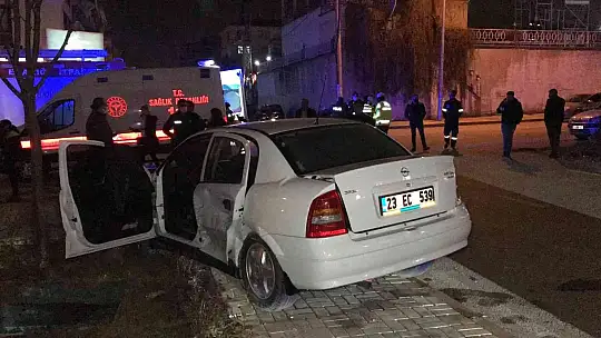 Meydana gelen 2 ayrı trafik kazasında 8 kişi yaralandı