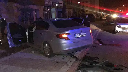 Meydana gelen 2 ayrı trafik kazasında 8 kişi yaralandı