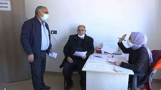 Konutlarının anahtarlarını alan depremzedeler, büyük mutluluk yaşıyor