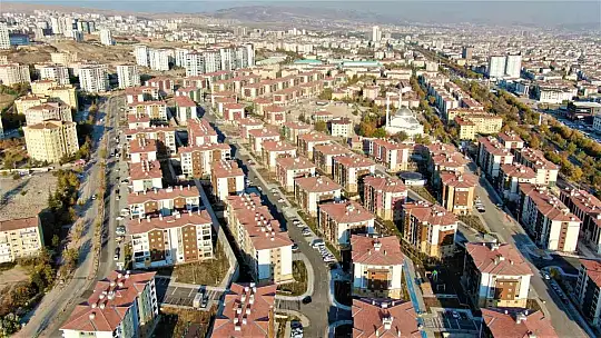Konutlarının anahtarlarını alan depremzedeler, büyük mutluluk yaşıyor