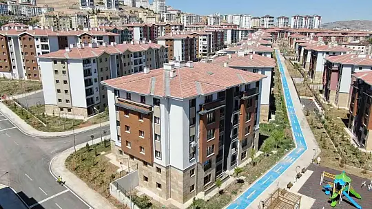 Konutlarının anahtarlarını alan depremzedeler, büyük mutluluk yaşıyor