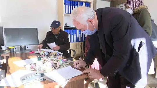 Konutlarının anahtarlarını alan depremzedeler, büyük mutluluk yaşıyor