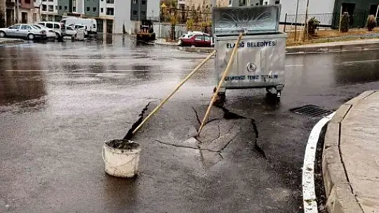 Elazığ'da aşırı yağışlar nedeniyle yolda çökme meydana geldi