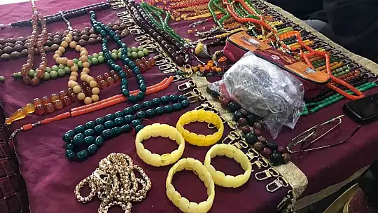 Elazığ'da asırlık tespihler çay ocağında sergileniyor: Fiyatı 10 bin dolara kadar çıkıyor