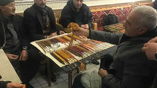 Elazığ'da asırlık tespihler çay ocağında sergileniyor: Fiyatı 10 bin dolara kadar çıkıyor