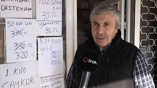 Elazığ'da bakkal sahibi indirim yaptı, astığı yazılarla da dikkat çekti