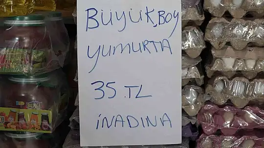 Elazığ'da bakkal sahibi indirim yaptı, astığı yazılarla da dikkat çekti
