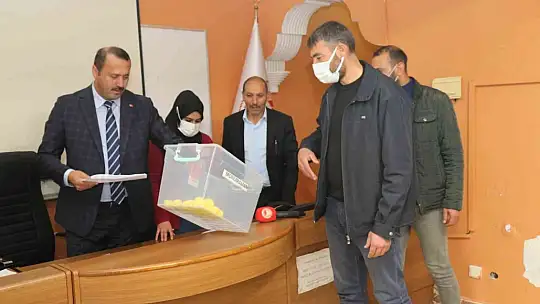 Elazığ'da besicilere koç dağıtımı yapıldı