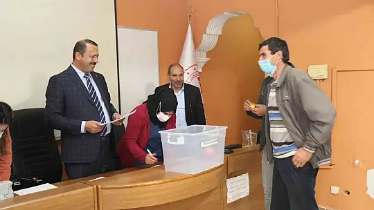 Elazığ'da besicilere koç dağıtımı yapıldı