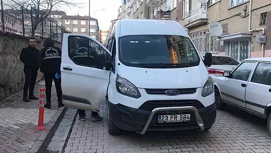 Elazığ'da bir kişi sokak ortasında pompalı tüfek ile husumetlisini yaraladı