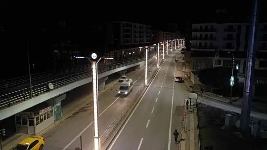 Elazığ'da bulvarlar yenilenerek depremin izleri siliniyor