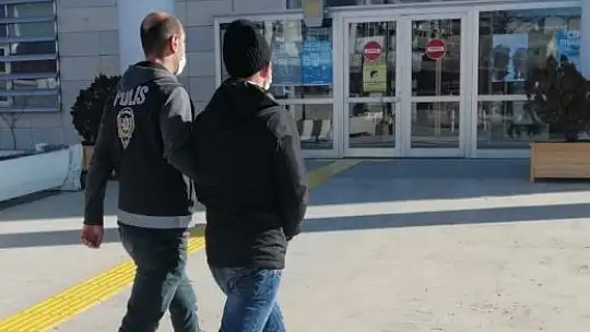 Elazığ'da çalınan otomobil, polis ekiplerince bulunarak sahibine teslim edildi