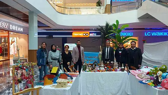 Elazığ'da engelli öğrencilerin yaptığı eserler sergilendi