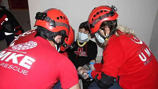 Elazığ'da gerçeği aratmayan deprem ve yangın tatbikatı: 500 kişi katıldı