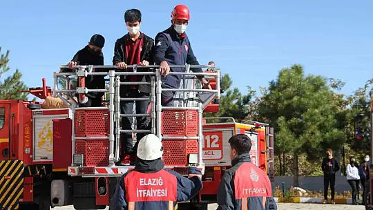 Elazığ'da gerçeği aratmayan deprem ve yangın tatbikatı: 500 kişi katıldı
