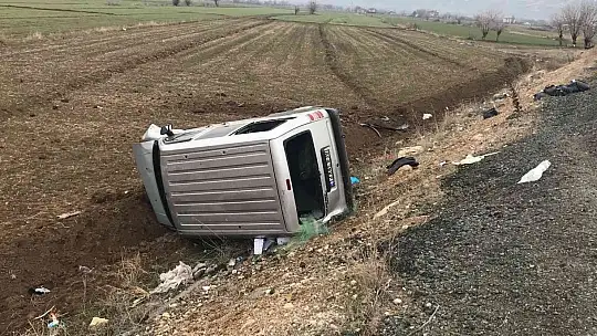 Elazığ'da hafif ticari araç şarampole yuvarlandı: 4 yaralı