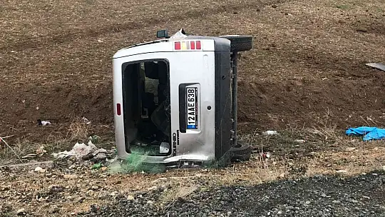 Elazığ'da hafif ticari araç şarampole yuvarlandı: 4 yaralı
