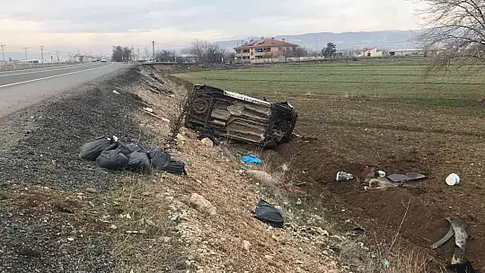 Elazığ'da hafif ticari araç şarampole yuvarlandı: 4 yaralı