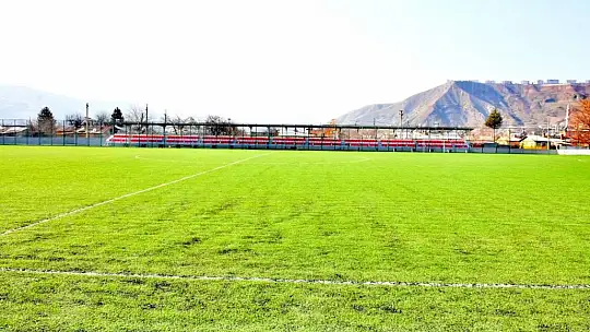 Elazığ'da ilçe sahaları yenileniyor