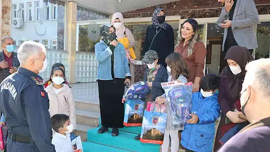 Elazığ'da jandarma, kanserle savaşan minik kahramanları ağırladı