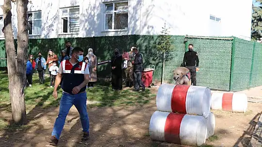 Elazığ'da jandarma, kanserle savaşan minik kahramanları ağırladı