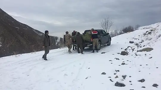 Elazığ'da jandarma, yaban hayatı için doğaya yem bıraktı