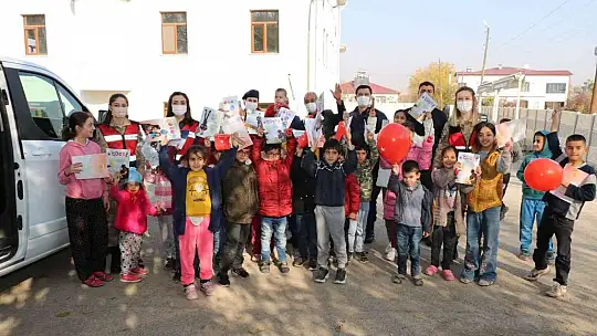 Elazığ'da jandarmadan 20 Kasım Dünya Çocuk Hakları Gününde anlamlı etkinlik