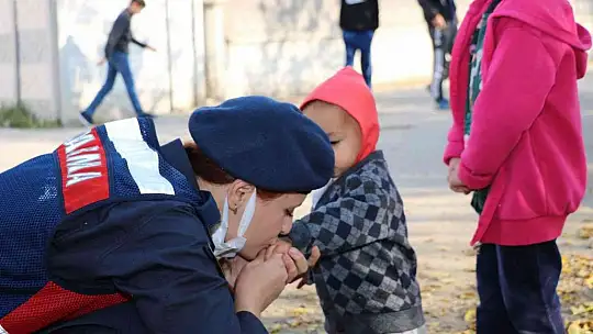 Elazığ'da jandarmadan 20 Kasım Dünya Çocuk Hakları Gününde anlamlı etkinlik