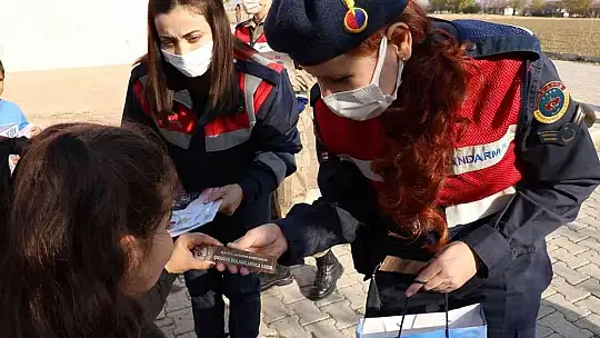 Elazığ'da jandarmadan 20 Kasım Dünya Çocuk Hakları Gününde anlamlı etkinlik