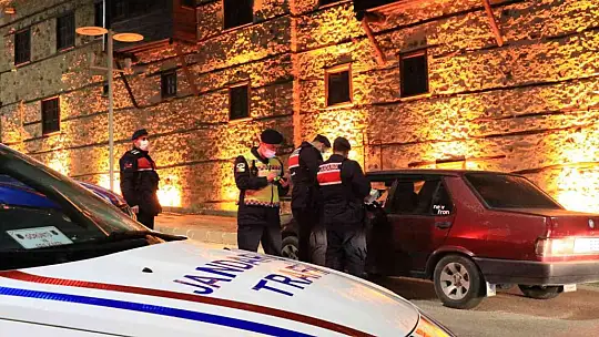 Elazığ'da jandarmadan tarihi Harput'ta -10 derecede yeni yıl denetimi