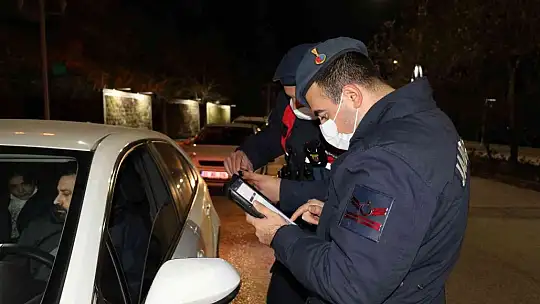 Elazığ'da jandarmadan tarihi Harput'ta -10 derecede yeni yıl denetimi