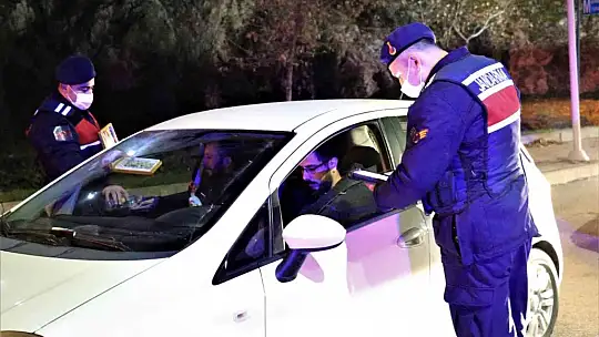 Elazığ'da jandarmadan tarihi Harput'ta -10 derecede yeni yıl denetimi