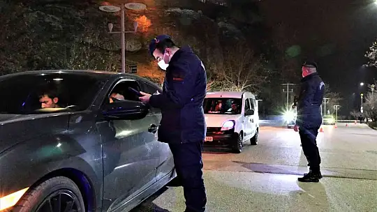 Elazığ'da jandarmadan tarihi Harput'ta -10 derecede yeni yıl denetimi