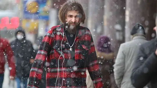 Elazığlılar kar yağışını sevinçle karşıladı