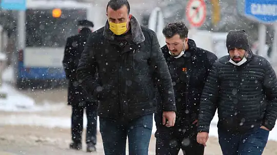 Elazığlılar kar yağışını sevinçle karşıladı