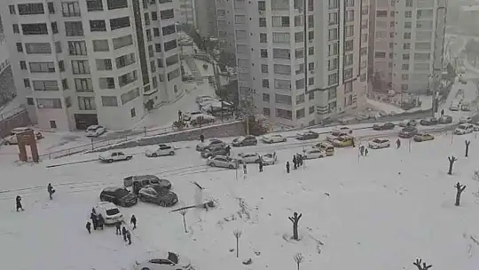 Buzlanma beraberinde zincirleme kazaları da getirdi