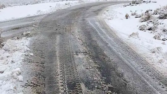 Elazığ İl Özel İdaresi karla mücadele çalışmalarını sürdürüyor