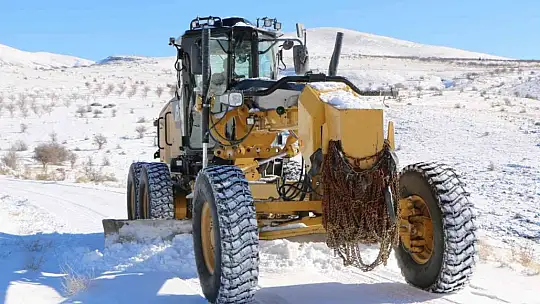 Elazığ'da karla mücadele sürüyor