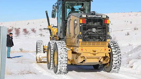 Elazığ'da karla mücadele sürüyor