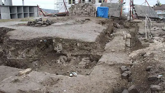 Elazığ'da kentsel dönüşüm kazılarında bulunan kilise gün yüzüne çıkıyor