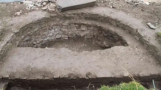 Elazığ'da kentsel dönüşüm kazılarında bulunan kilise gün yüzüne çıkıyor