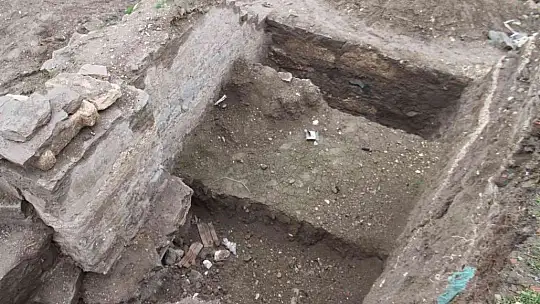 Elazığ'da kentsel dönüşüm kazılarında bulunan kilise gün yüzüne çıkıyor